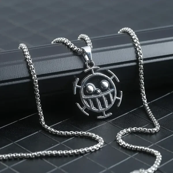 collar trafalgar law