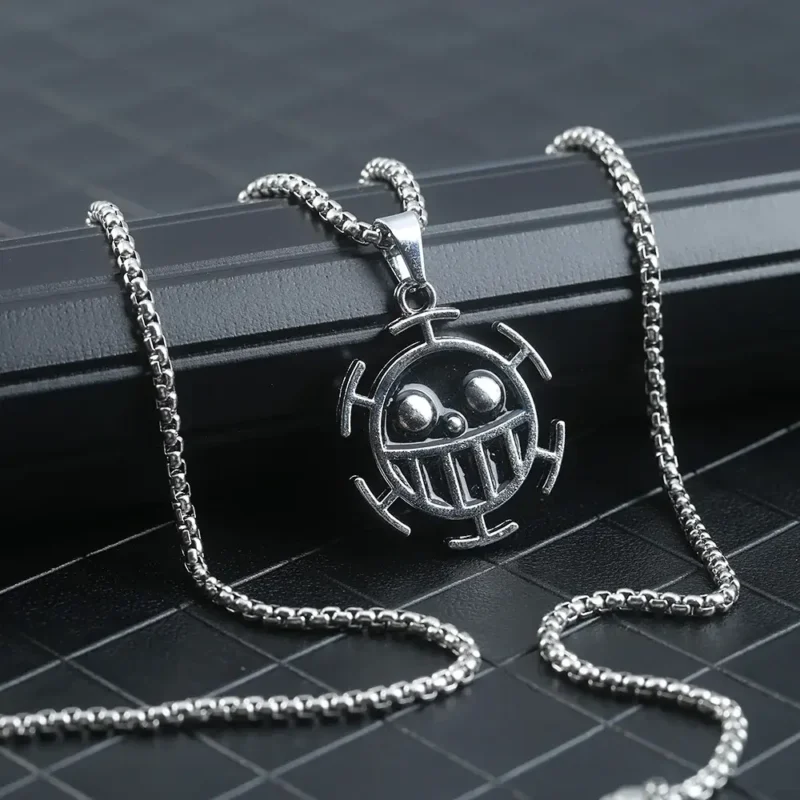 collar trafalgar law